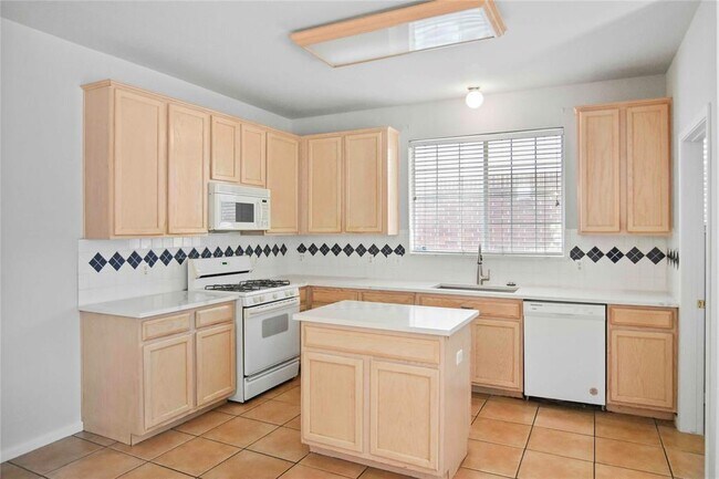 Building Photo - 17504 Lake Pines Dr