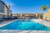 Building Photo - Beautiful 2 Story Townhouse with Prime Location!!