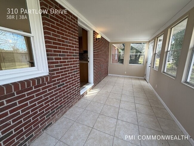 Building Photo - 310 Partlow Dr