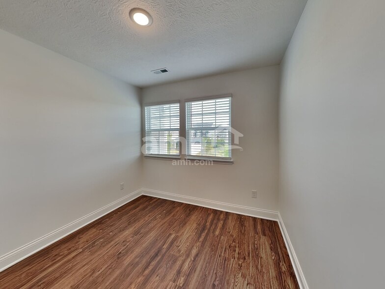 Building Photo - 8396 Northpoint Dr