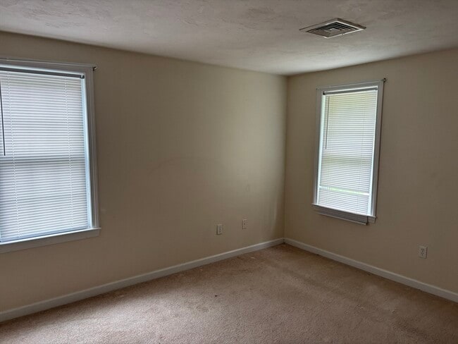 Building Photo - 10 Canali Dr