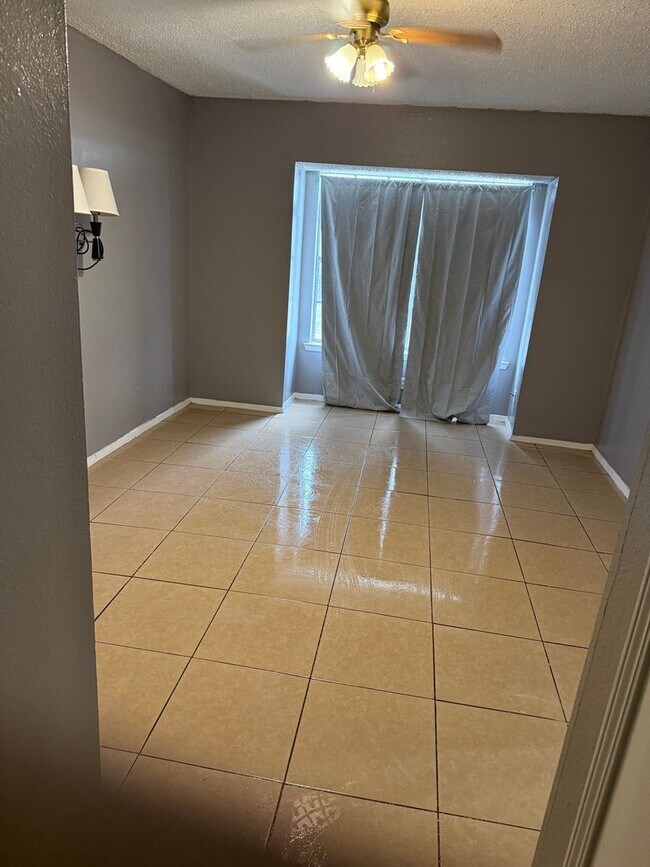 Building Photo - FOR RENT in BATON ROUGE!