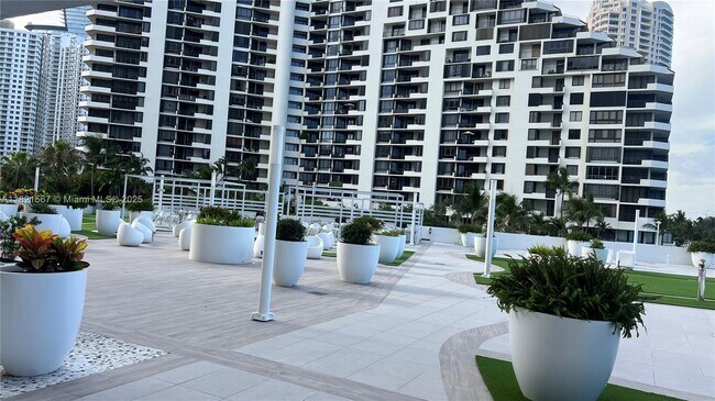 Building Photo - 770 Claughton Island Dr