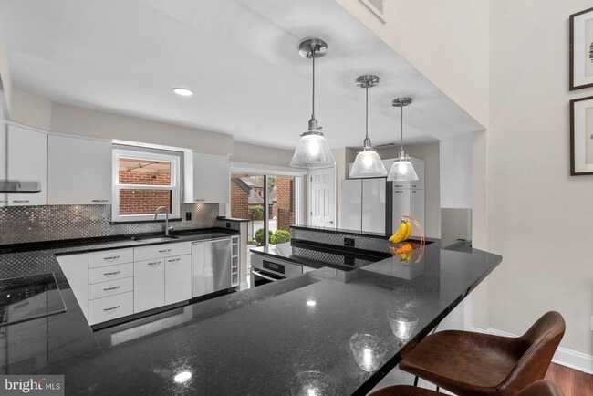 Building Photo - 11310 Harborside Cluster