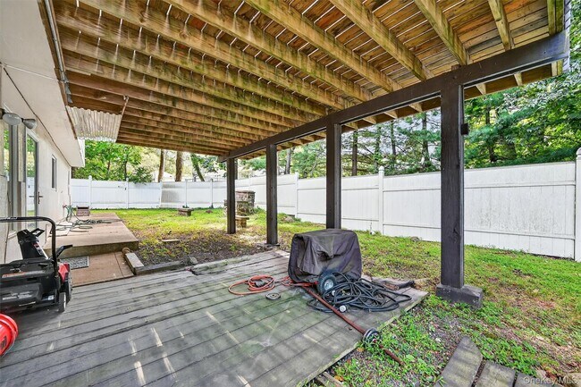 Building Photo - 731 Manette Ln