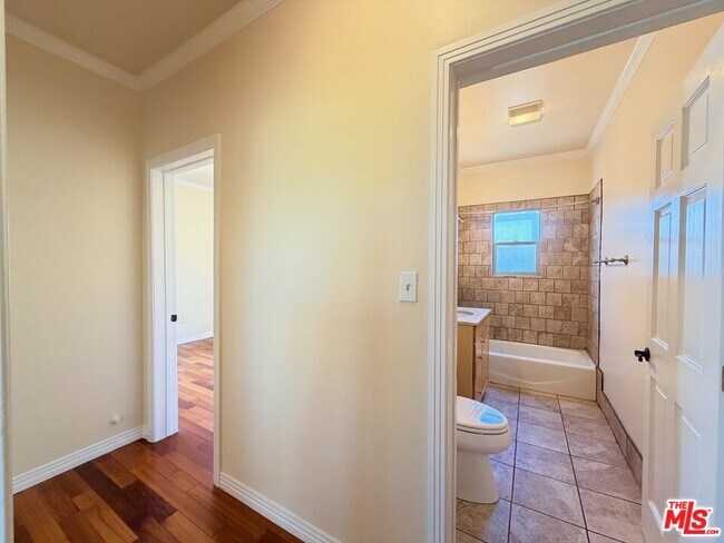 Building Photo - 605 1/2 Tularosa Dr