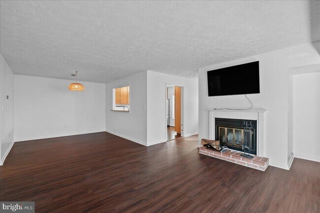 Building Photo - 2228 Hunters Run Dr