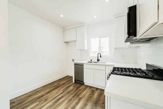 Building Photo - 7020 Schroll St