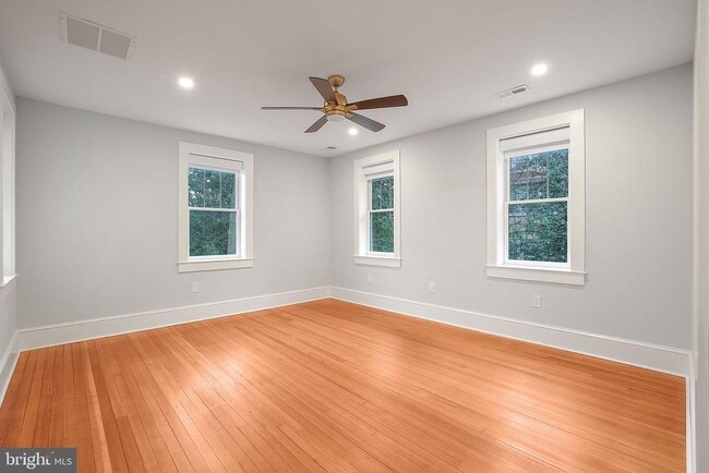Building Photo - 3744 Huntington St NW
