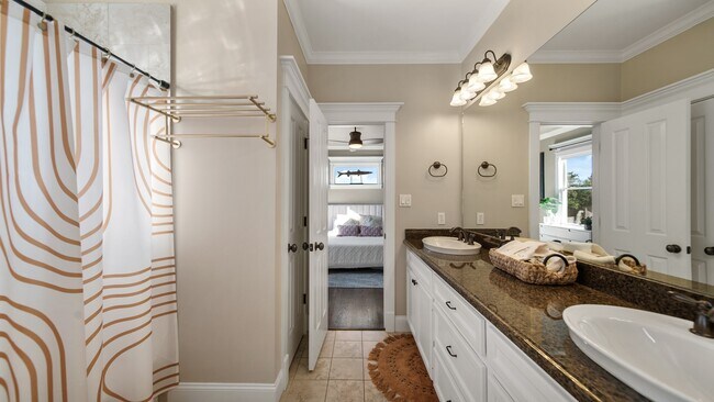 Building Photo - 117 W 13th St