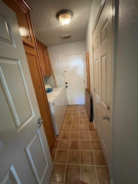 Building Photo - 1102 Camelot Ln