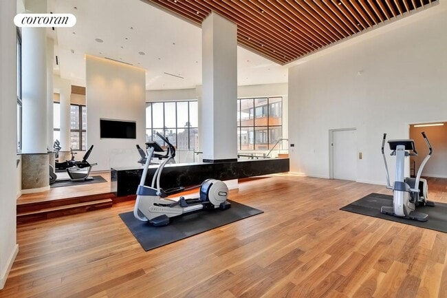 Building Photo - 275 W 96th St
