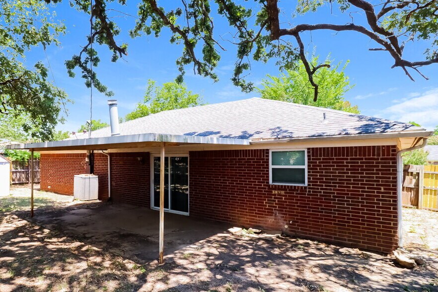 Building Photo - 4200 Cypress Springs Dr