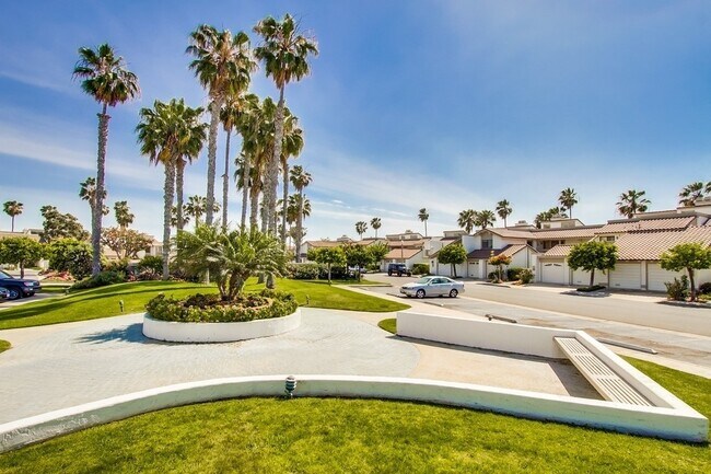 Building Photo - 3 Bedroom Condo on the Bay!