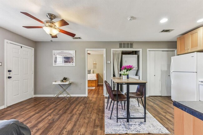 Building Photo - 1624 Aquarena Springs Dr