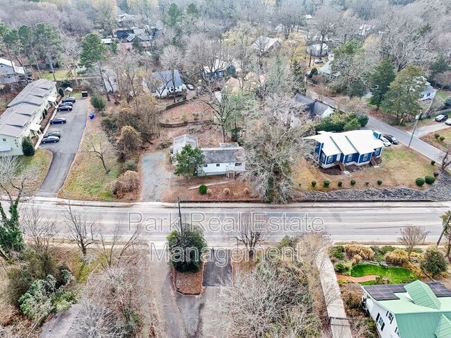 Building Photo - 607 N Greensboro St