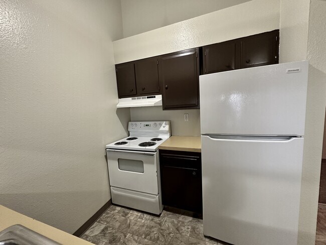 Interior Photo - (44) West Midtown Village