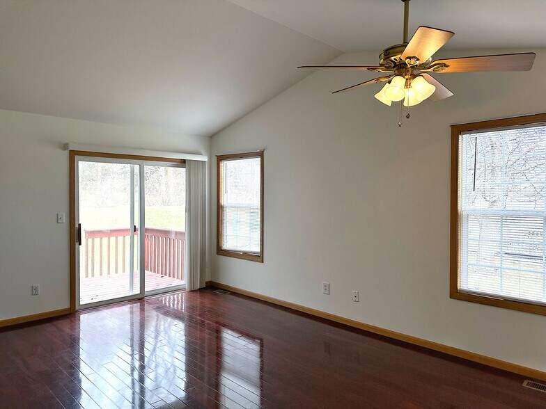 Building Photo - 482 Fox Ln