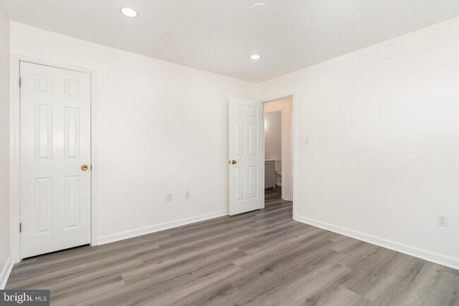 Building Photo - 6212 Spring Knoll Dr