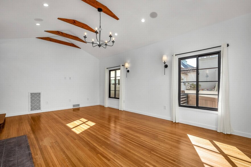 Building Photo - 920 S Spaulding Ave