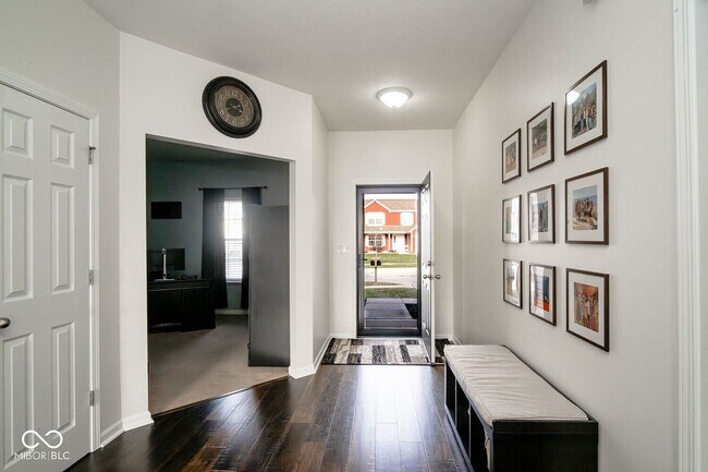 Building Photo - Spacious 4-Bedroom Home with Walk-In Closet & Community Pool in Greenwood