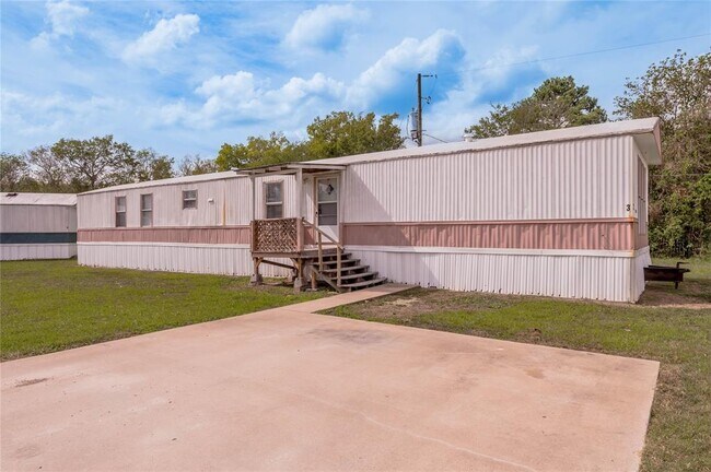 Building Photo - 1345 FM 405 Rd
