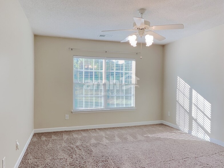 Building Photo - 2208 Thorn Crest Dr