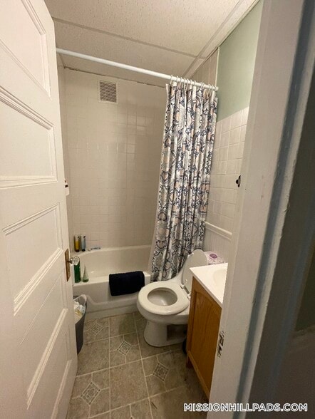 Building Photo - 88 Fisher Ave