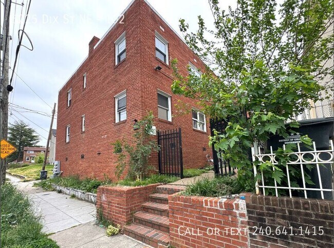 Building Photo - 5225 Dix St NE