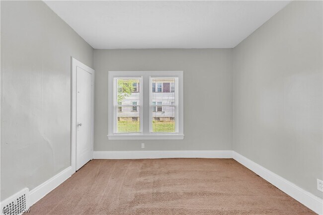 Building Photo - 3652 E 153rd St