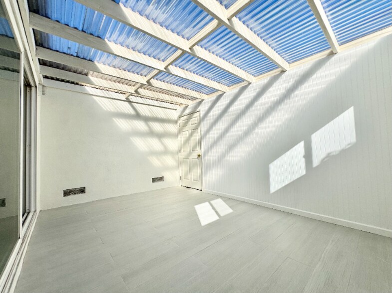 Building Photo - 15560 Calgary St