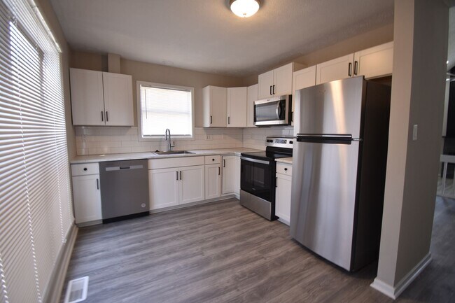 Building Photo - COMING SOON-3 BEDROOM 2 BATHROOM - NO PETS