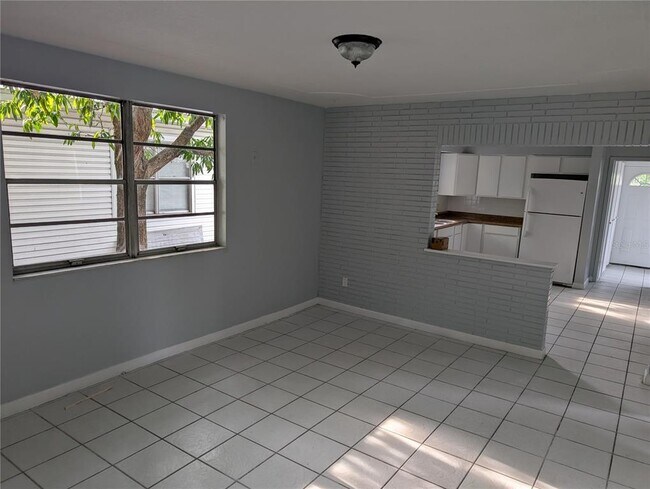 Building Photo - 1316 Holmes Ave