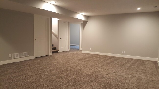 Building Photo - 5128 Betty Lou Blvd