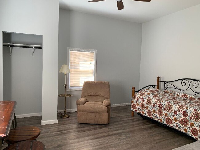 Closet - 1616 N 2nd St