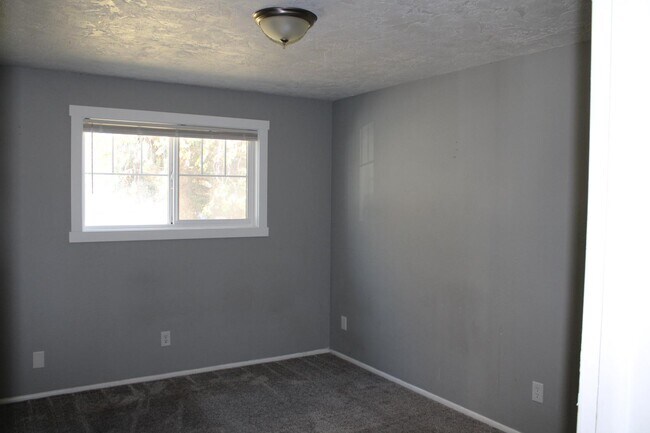 Building Photo - 575 Crimson Dr