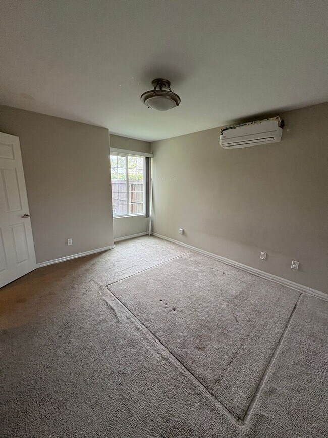 Building Photo - 3 Bed 2 Bath Clairemont Condo