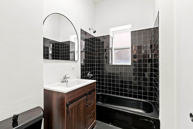 Building Photo - 3619 S Giles Ave