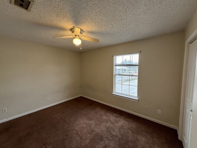 Building Photo - Apartment for Rent