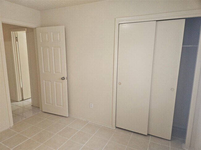 Building Photo - 18539 Lippizaner Dr