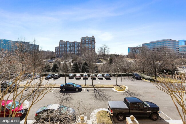 Building Photo - 1860 Stratford Park Pl