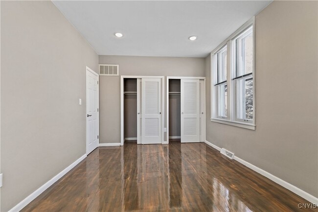Building Photo - 2118 E Genesee St
