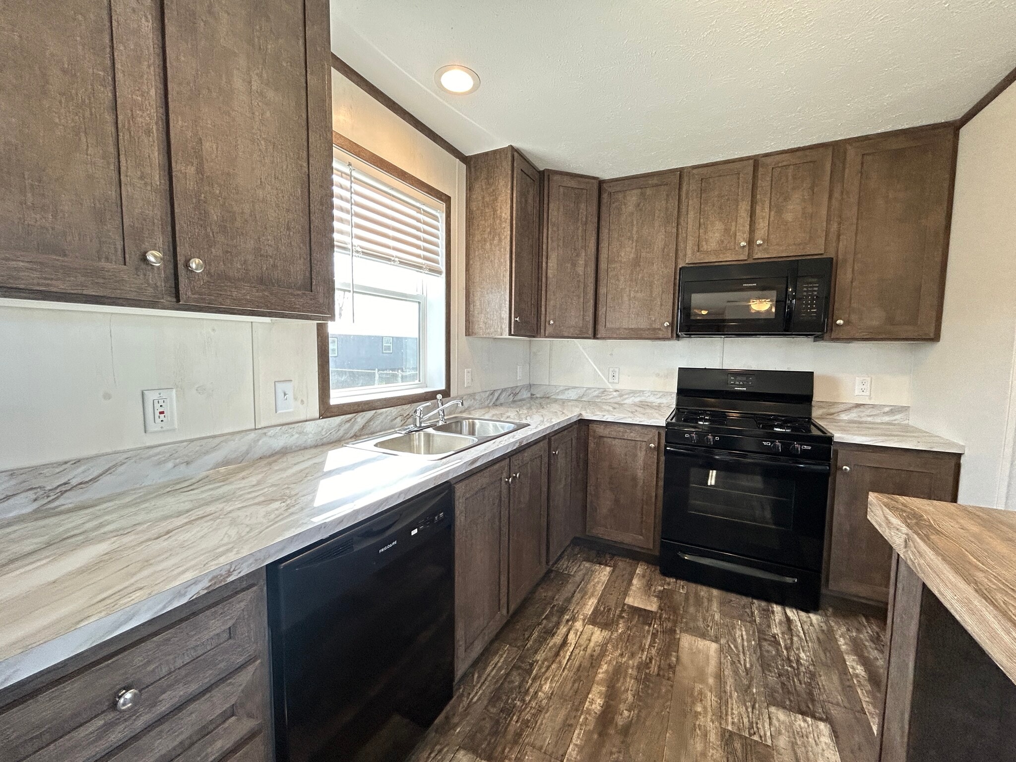 Building Photo - 18 Skeena St