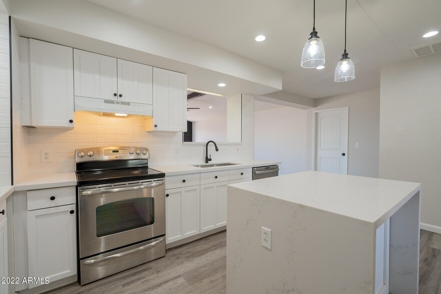 Building Photo - 822 W 18th St