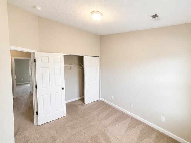 Building Photo - Three bedroom, 2.5 bath townhome in Whitsett