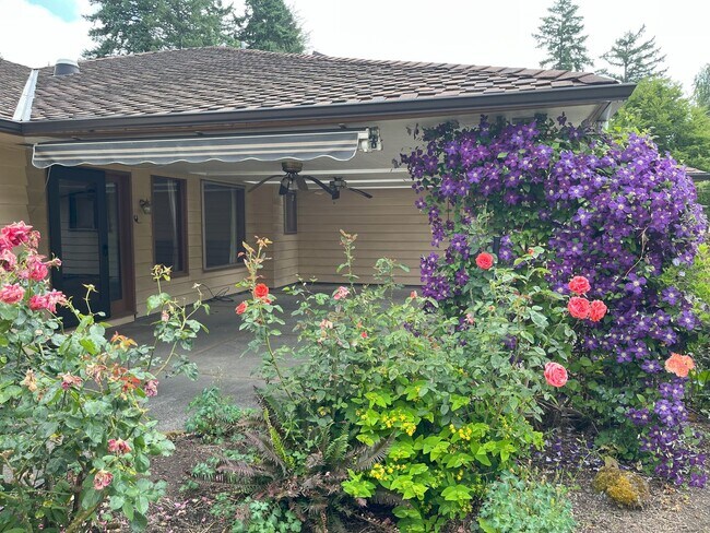 Building Photo - Timeless Character Meets Spacious Living i...