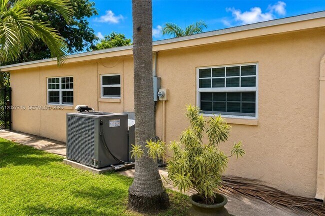 Building Photo - 5062 NW 41st Pl