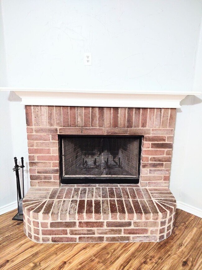 Building Photo - 4 Bed / 2 Bath House in secluded neighborhood with a park and walking trail