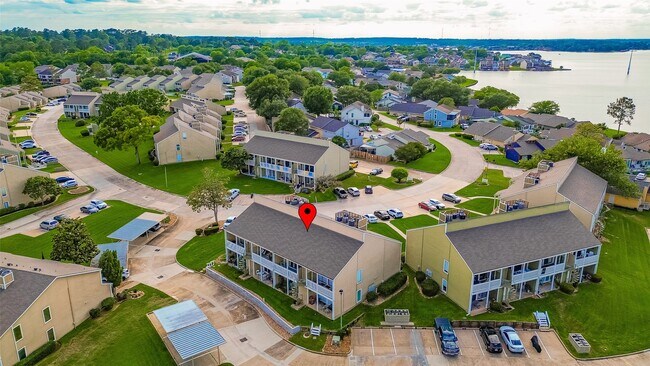 Building Photo - 168 April Point Dr S