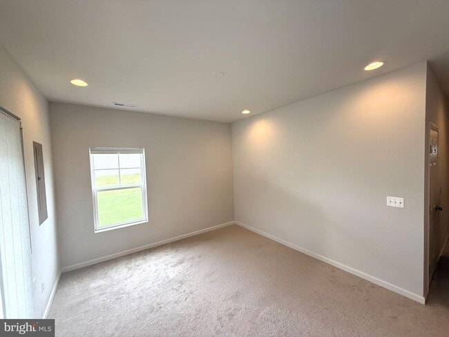Building Photo - 242 Norland Knoll Dr